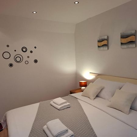Ap Downtown Apartment ロヴィニ エクステリア 写真
