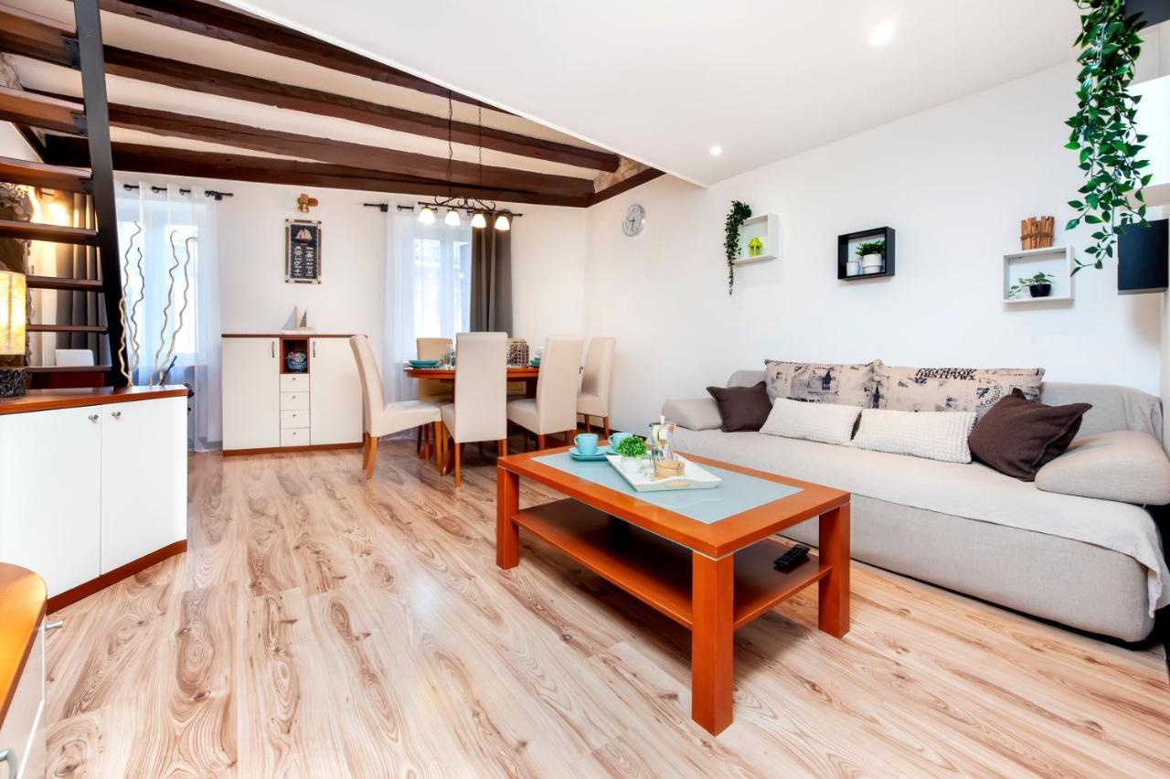 Ap Downtown Apartment ロヴィニ エクステリア 写真