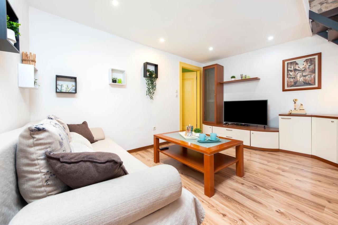 Ap Downtown Apartment ロヴィニ エクステリア 写真