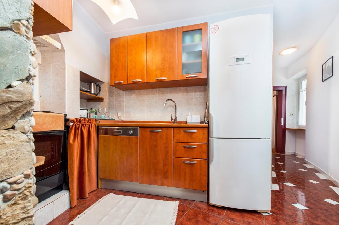 Ap Downtown Apartment ロヴィニ エクステリア 写真