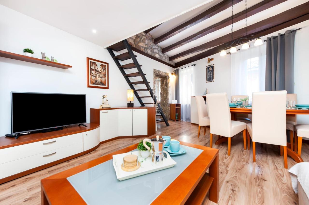 Ap Downtown Apartment ロヴィニ エクステリア 写真