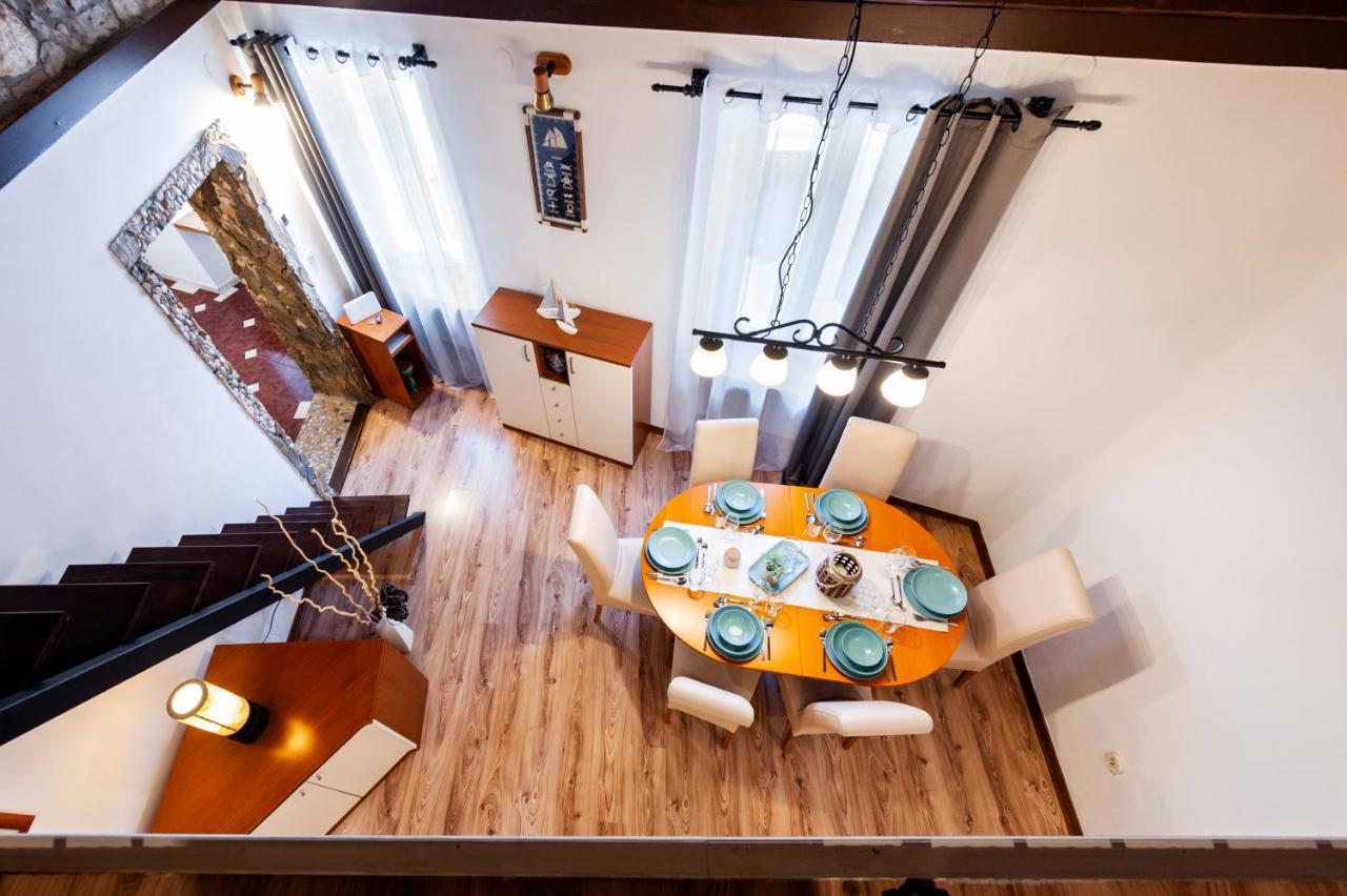 Ap Downtown Apartment ロヴィニ エクステリア 写真
