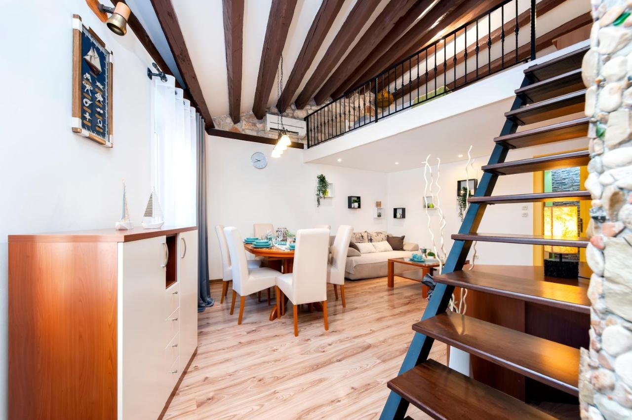 Ap Downtown Apartment ロヴィニ エクステリア 写真